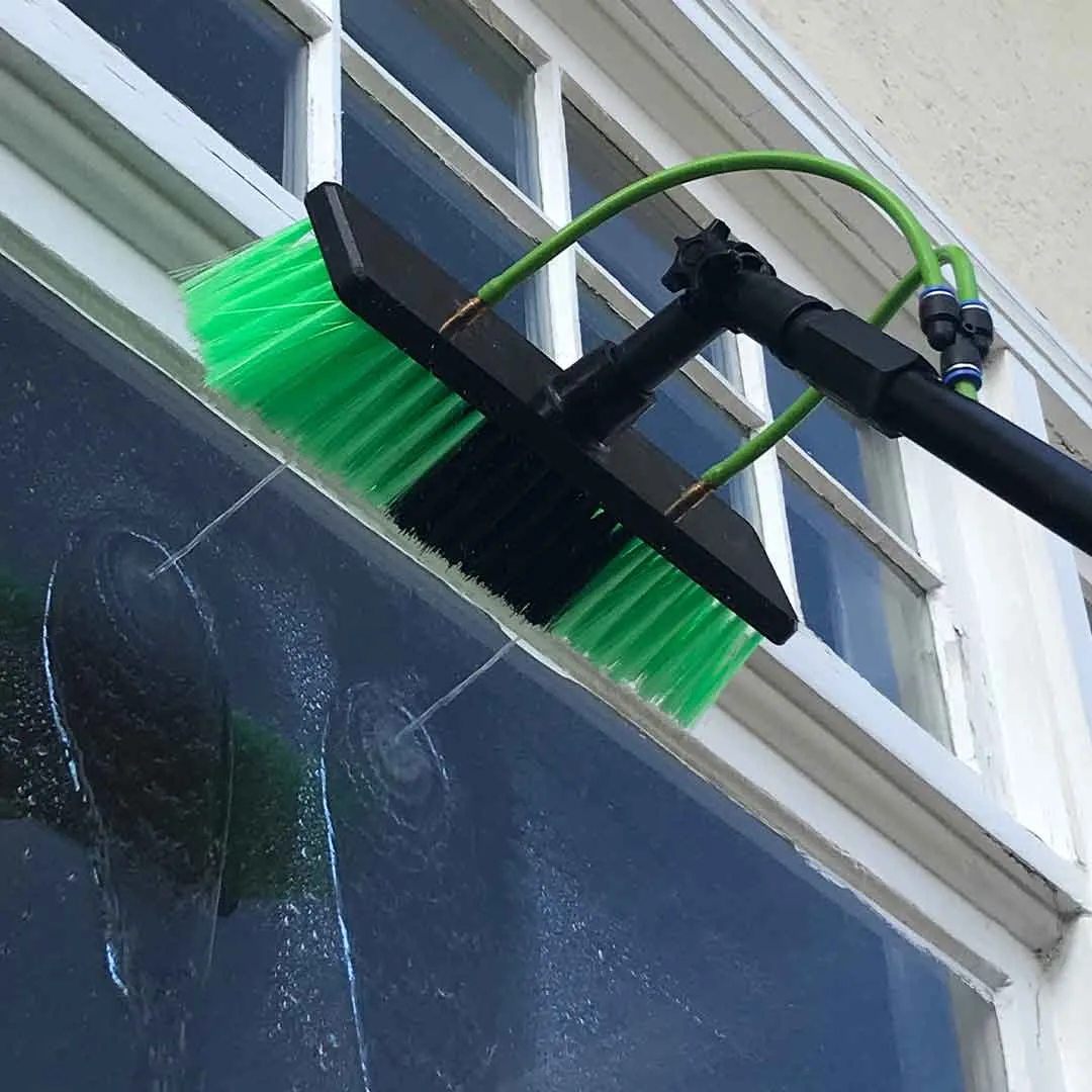 Window and Solar Panel Cleaning System: Rolling 5.2 Gallon Water Tank with Water Fed Pole